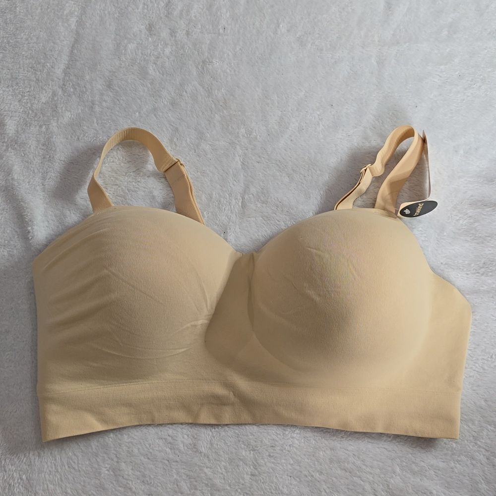 Seamless Light Cream Wireless T-Shirt Bra - Picture 2 of 5